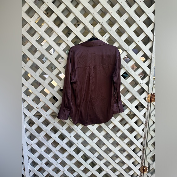 ❤️Abercrombie & Fitch satin Button down top - Picture 3 of 4